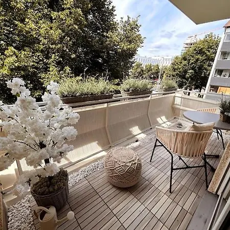 Stylish With Beautiful Balcony Apartment *